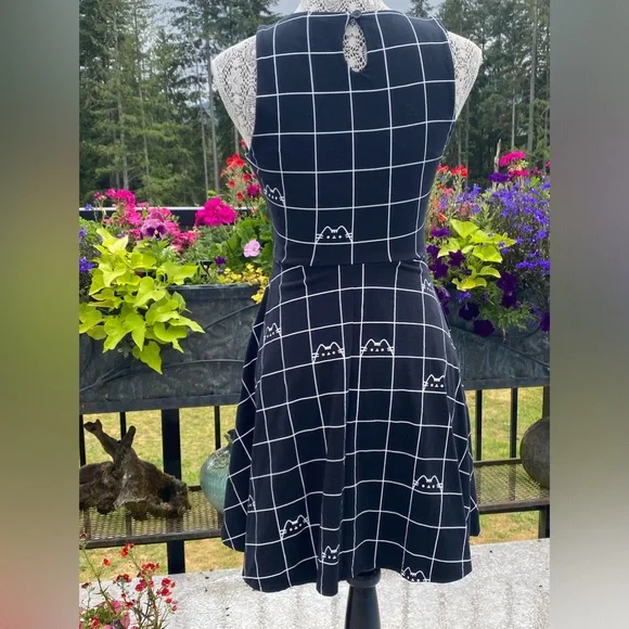 🐈‍⬛ Pusheen Lovers~ Black and White Grid Dress - Picture 2 of 6